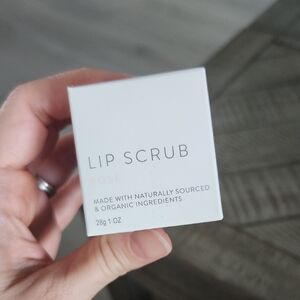 NWOT - Nourishing Lip Scrub
